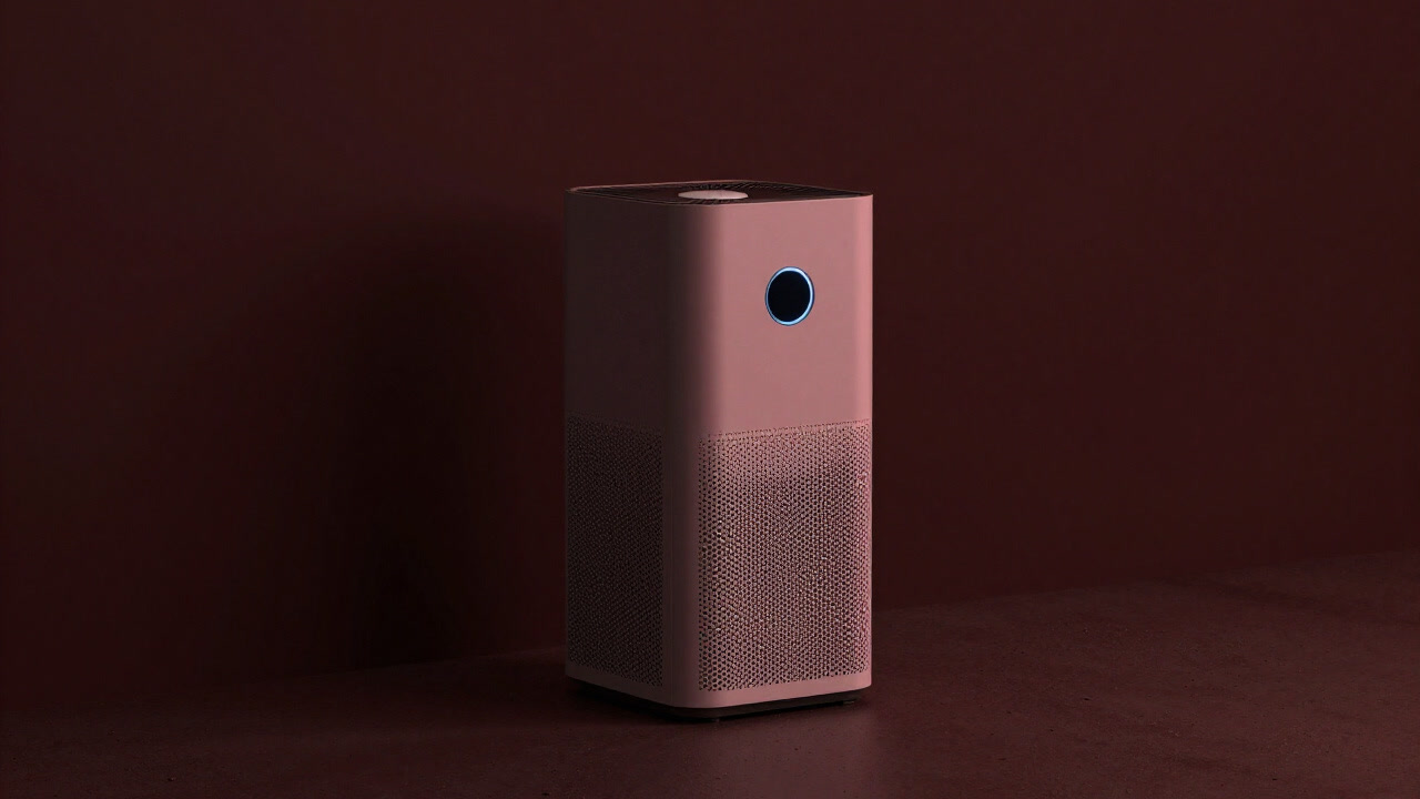 埃に包まれた部屋の隅でランプが光る空気清浄機の写真