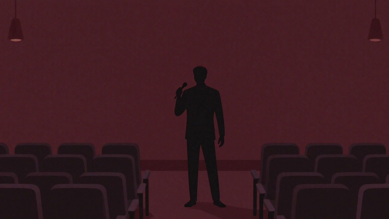 会議室の真ん中でマイクに向かって一人熱弁を振る舞うビジネスマンのシルエット