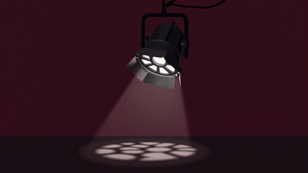 舞台照明の枠に金属製ゴボがはめ込まれ、無数の穴からちらつく影を背景に浮かび上がるシルエットの画像