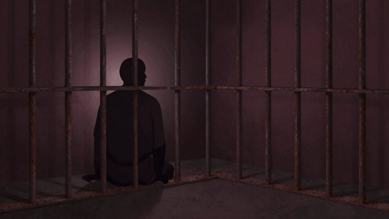 薄暗い監房の隅で錆びついた鉄格子越しに遠くの光を見つめる囚人の影