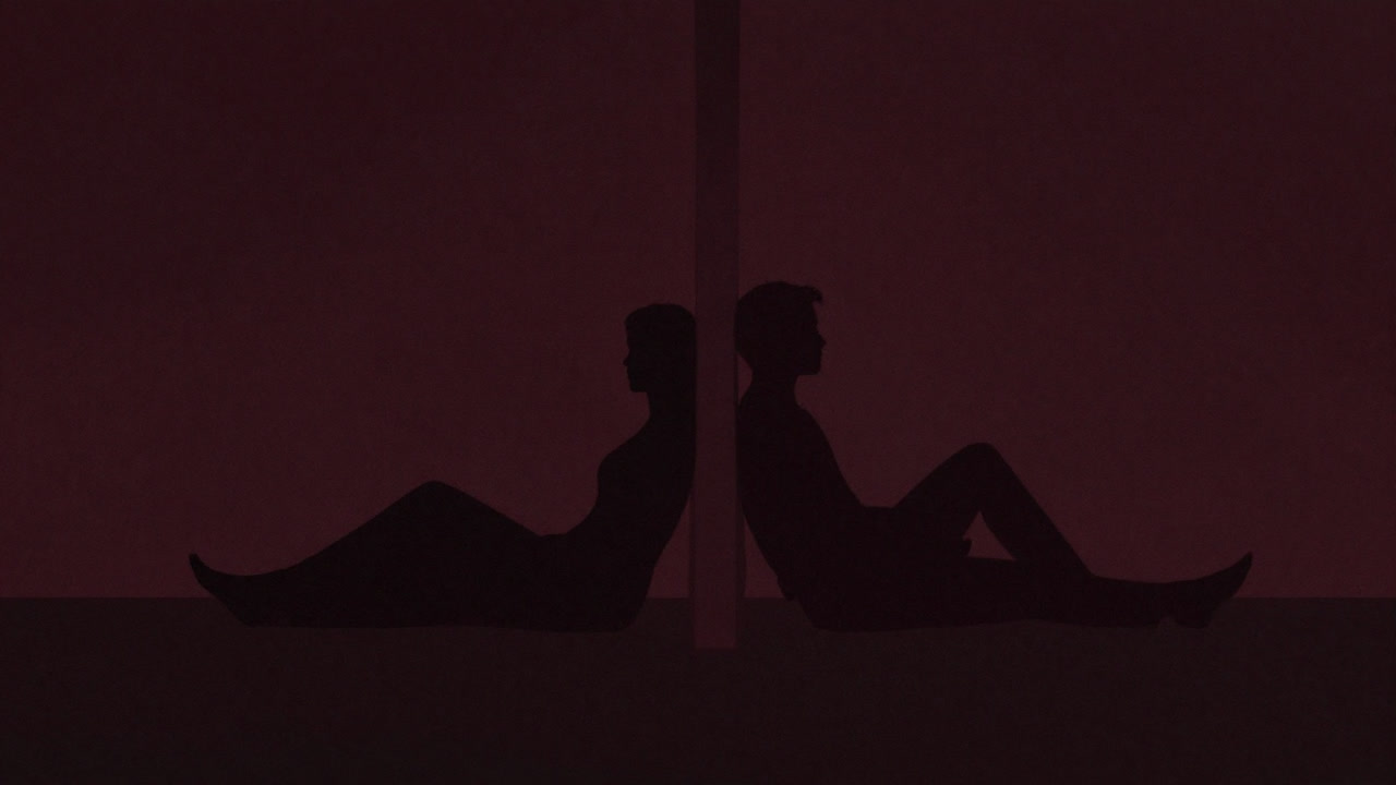 暗闇の中で愛の余韻を無言で伝えるカップルのシルエット